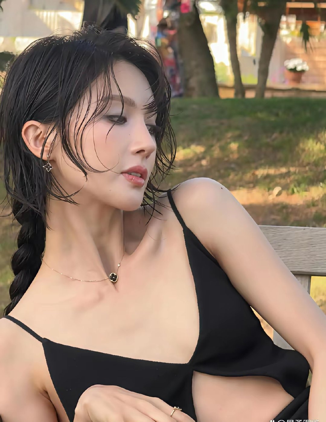 金晨原来有纹身啊越来越漂亮了​