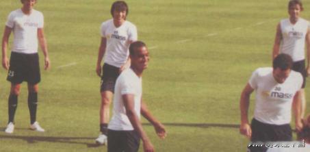 冯潇霆在意大利治疗期间，正好赶上德国世界杯。决赛那天，冯潇霆是在他的经纪人家里看