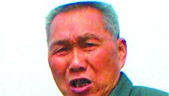 1993年，湖南16岁女孩考上了重点高中，父亲却把通知书烧了，无奈之下，她