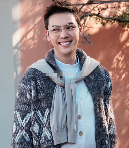 沈腾搭档过贾玲马丽，但15年来第一次用“最好”形容的人，是陈伟霆。不是因为他更