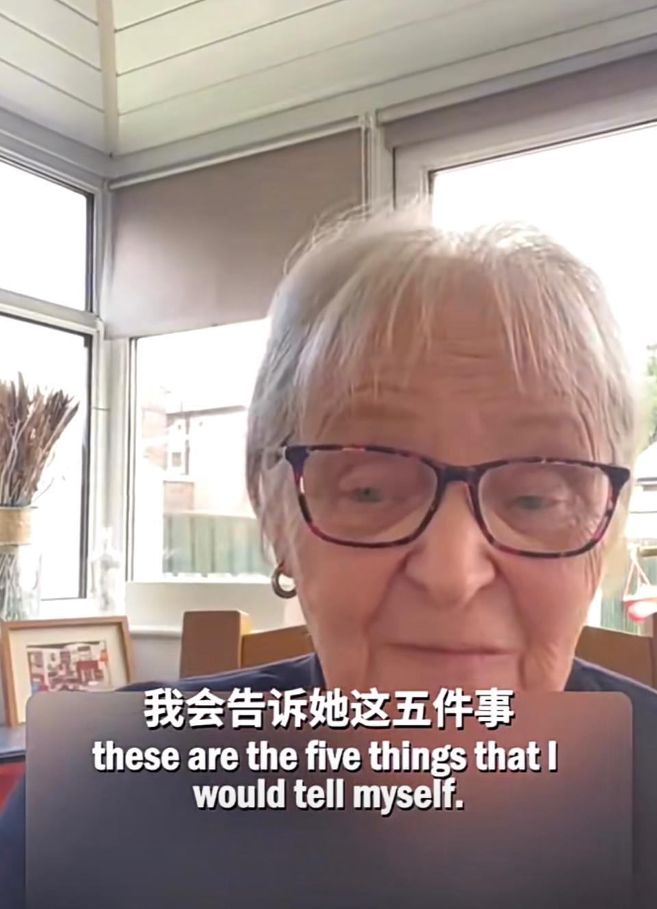 一位70岁的老奶奶，在网上发布一则视频，告诉人们，如果回到20岁，想对自己说停止