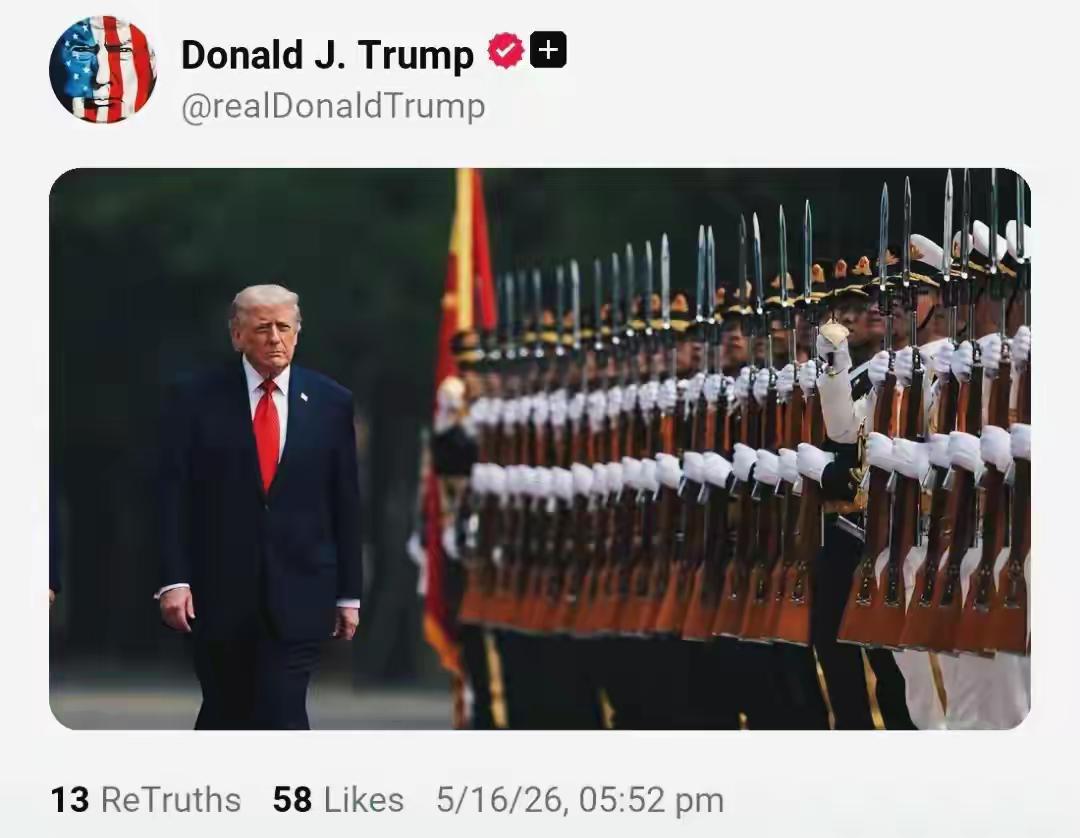 川普一回美国就发解放军照片！这一幕他憋了多久？真相让人热血沸腾5月17号，刚回