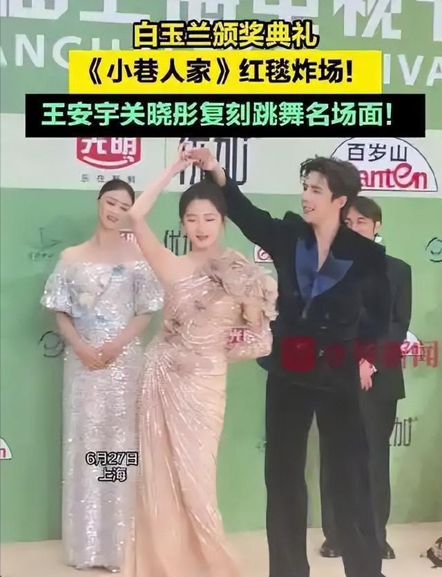 鹿晗与关晓彤恋情波折不断，涉及天价违约金与事业考量。两人自2017年恋情曝光以来