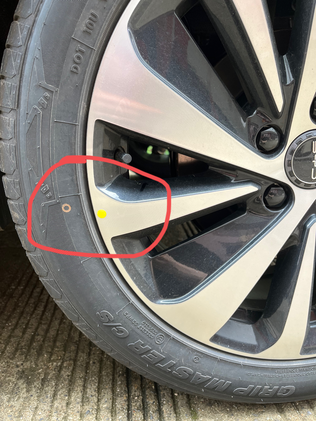 新车一个星期新款宋plus由于提新车，所以很激动，现场也没来得及仔细查验，回来