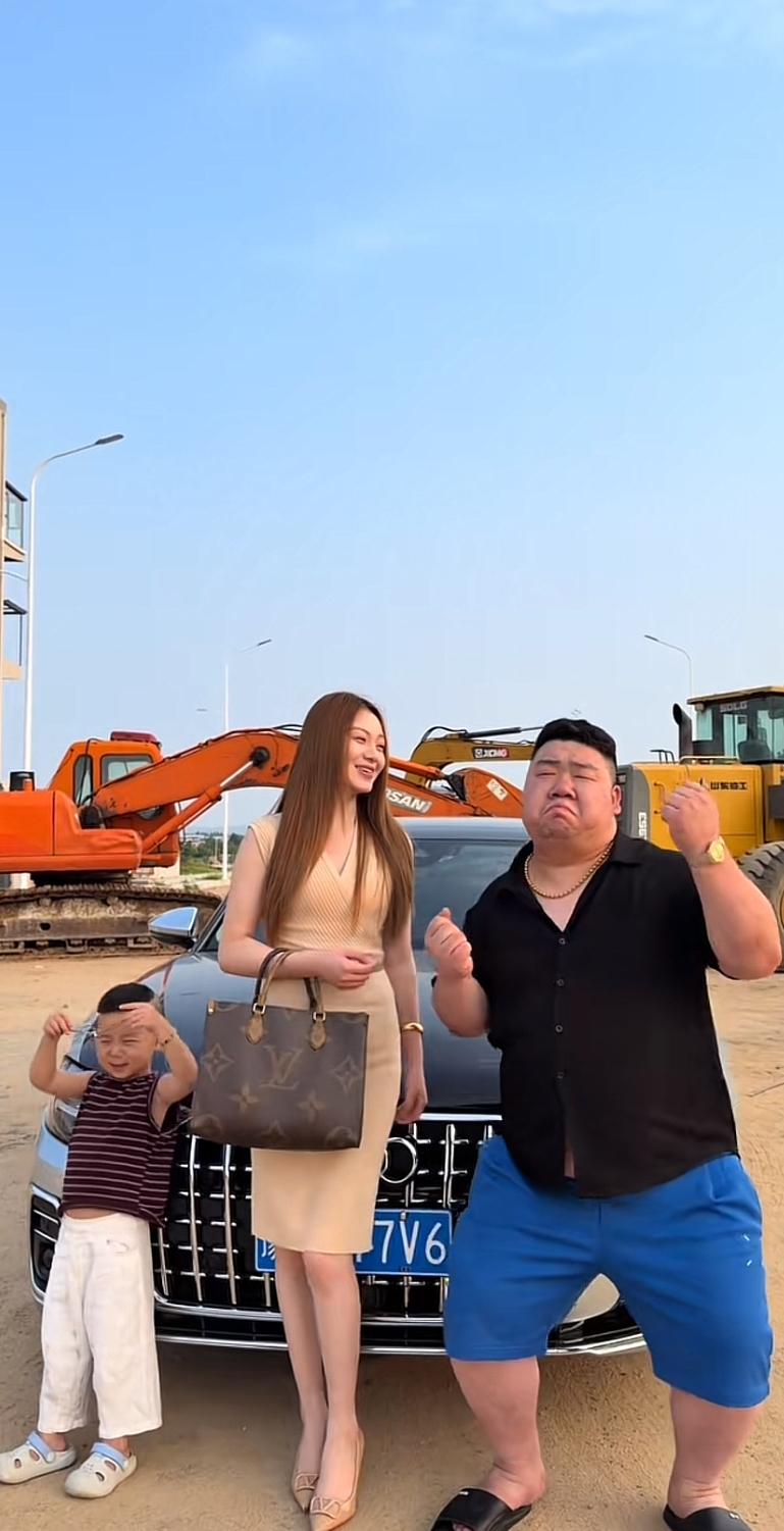 河南泌阳李公子，太过分了，自以为是，总穿着拖鞋开车，看着极不文明，还存在极大的安