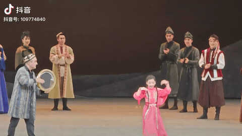 终于知道佟丽娅为什么这么喜欢小酒窝了不是因为她是董璇的女儿也不是佟丽娅只