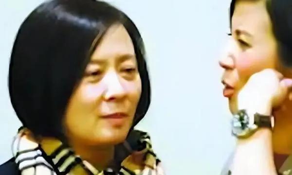 身价过百亿，坐拥北京一条街，出门私人飞机，京圈富婆都有谁？堪称现实版“女王，