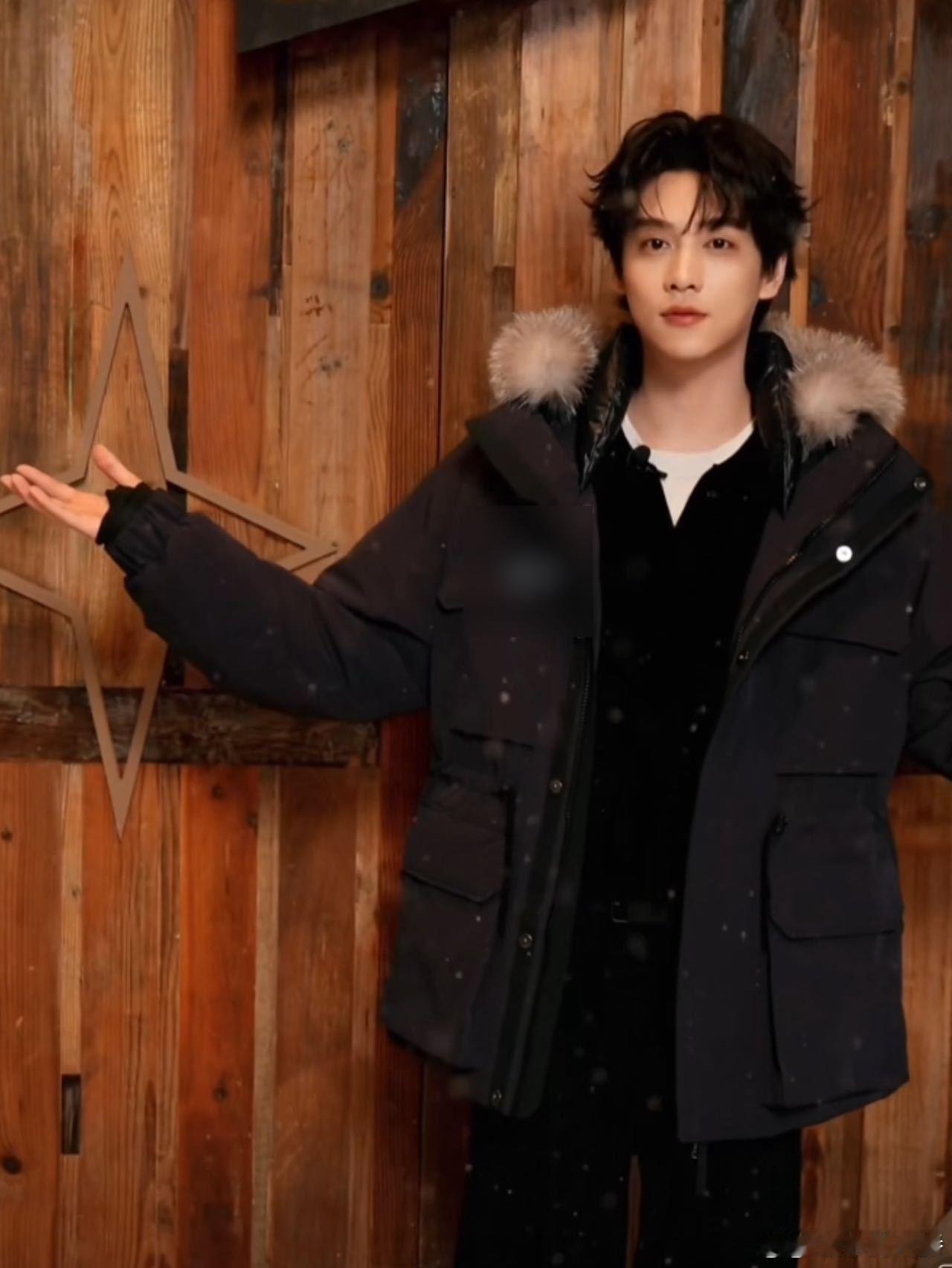 田栩宁滑雪起步是小内八在雪人界田栩宁段位过高了直播里的他像从雪国童话走来！优雅