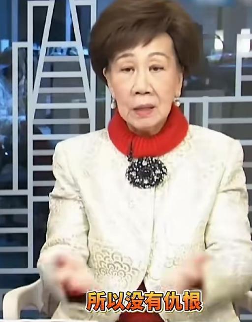 现在的台湾出现了怪现象，当年喊台独喊得最凶的民进党元老们，一个个站出来说自己是中