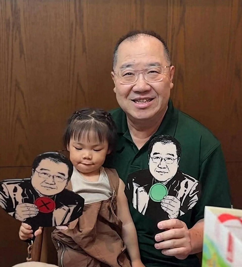 英达66岁寿宴曝光！一家四口温馨同框，妻子梁欢优雅现身