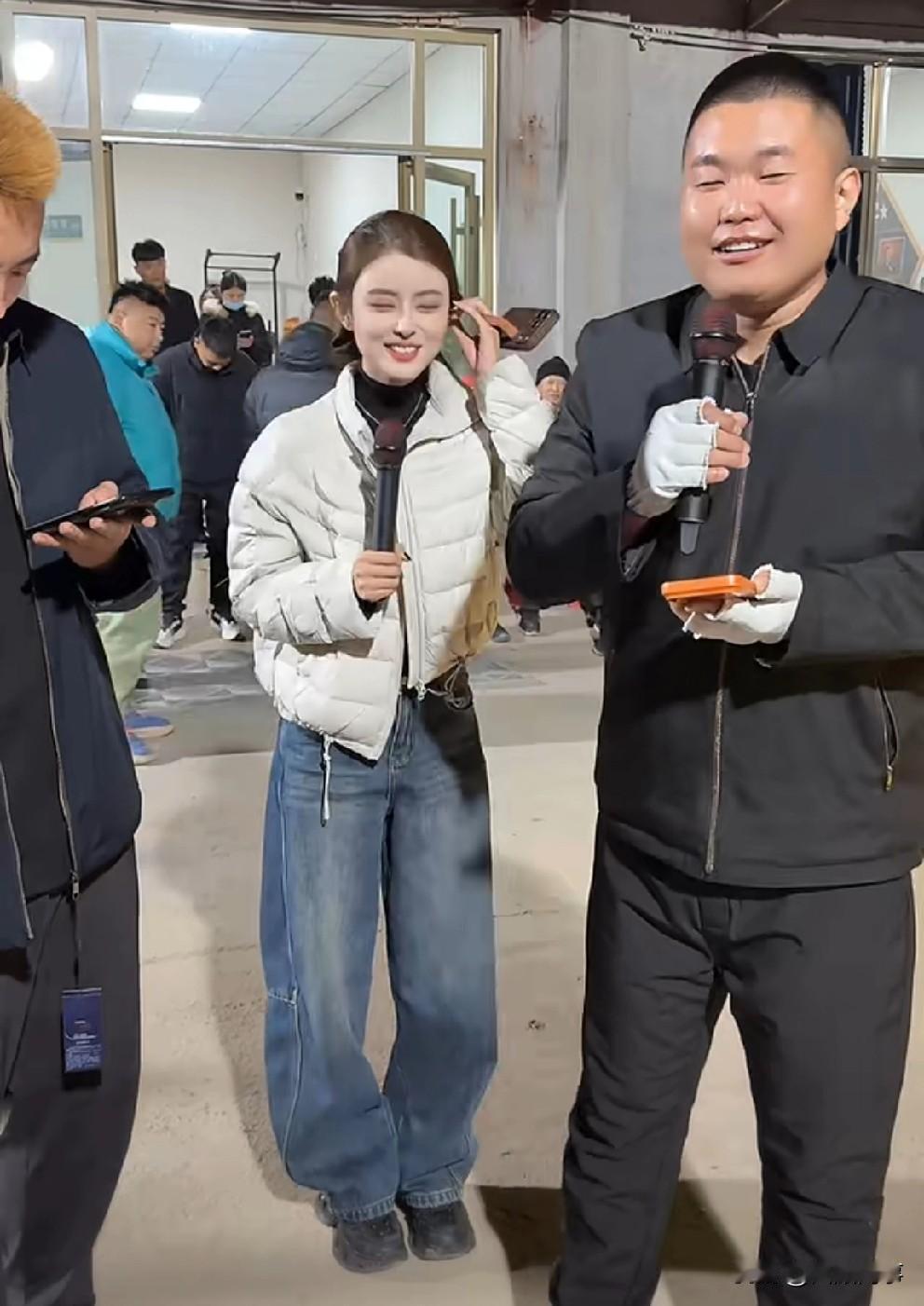 小炮子祝福腿腿，炮子传媒永远是你的家！腿腿出去一趟