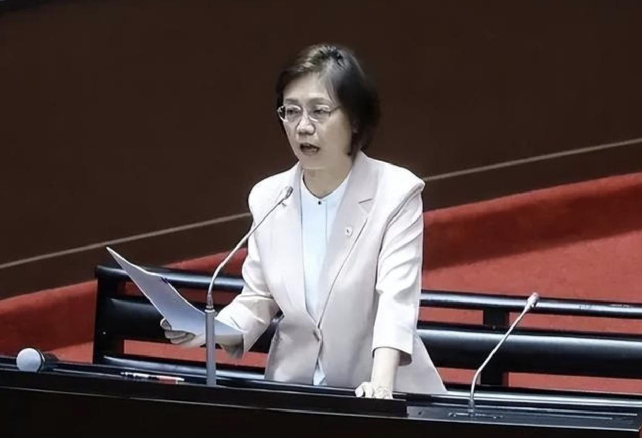 文化预算被砍10亿，李远喊"灭族"！翁晓玲反呛：还有280亿，干不了就辞职日