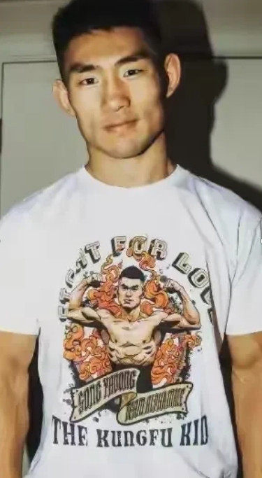 中国力量能否包揽UFC男女金腰带？张名扬与宋亚东的冠军之路引燃全网热议！
