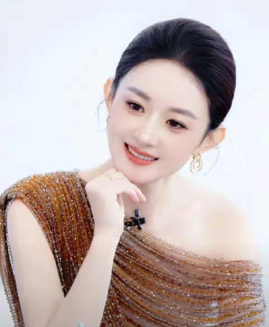家人们谁懂啊！2025年10月26日科兰黎直播间，赵丽颖直接杀疯了！一袭越南高定