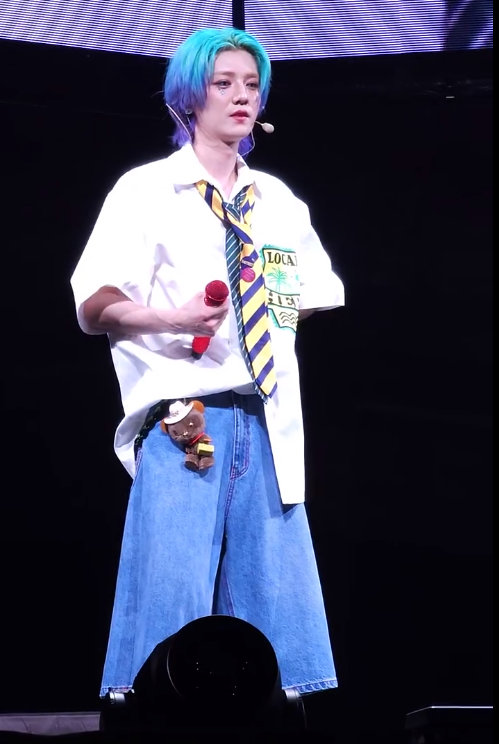 鹿晗卡碟了鹿晗天黑黑清唱鹿晗天黑黑清唱，鹿晗卡碟了咱就说这个小鹿总有出其不意