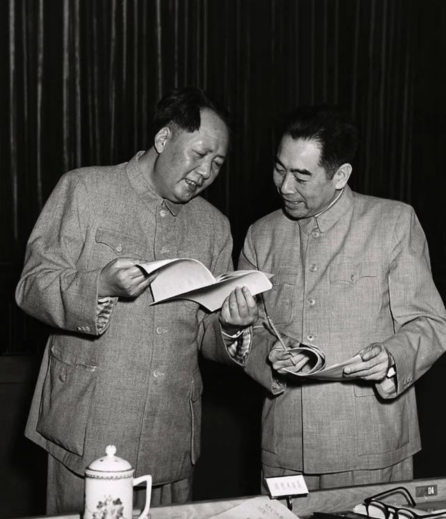 有人说：周恩来军事、内政、外交样样全能，为什么不能当最高领袖？答案其实很简单：全