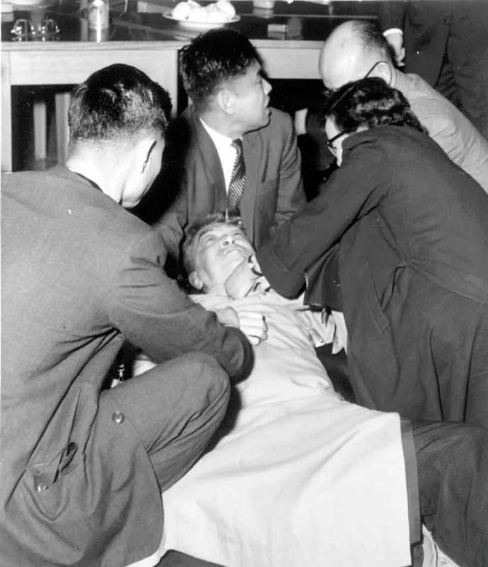 <em>胡适</em>是被骂死的！