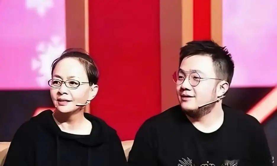 65岁宋丹丹，终究还是被儿子巴图拖了后腿真的替65岁的宋丹丹不值，一把年纪本该安