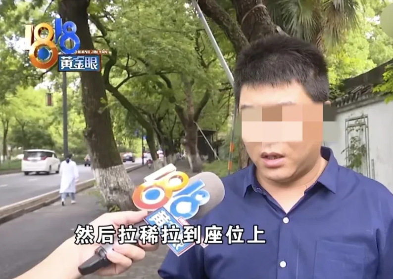浙江一名男子从事网约车工作。一次，一名女子带着小狗乘车，上车没多久，小狗突然拉稀