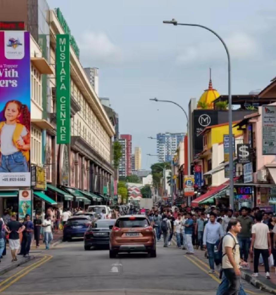 大批印度网民扎堆在外网帖子下，统一叫嚣着，让当地华人全部离开新加坡，甚至大放厥词