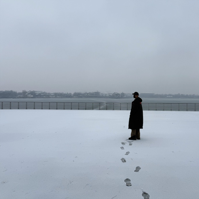 【肖战南方人在北方】雪地自拍、堆雪人、雪地画画~真就表演一个“南方人在北方”哈哈