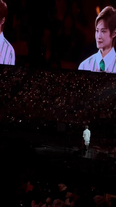 李宇春吴青峰都哭了春春和青峰的友谊真是娱乐圈的一股清流啊，他们俩的友情看的我也是