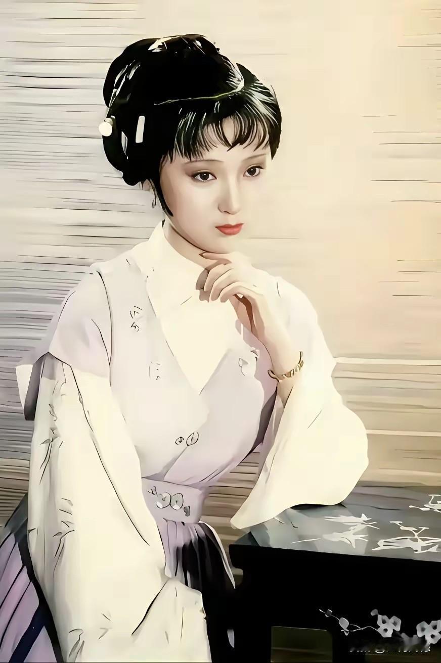 电视连续剧《红楼梦》林黛玉的扮演者陈晓旭，她的容貌，她的精神气质，她的言谈举止，