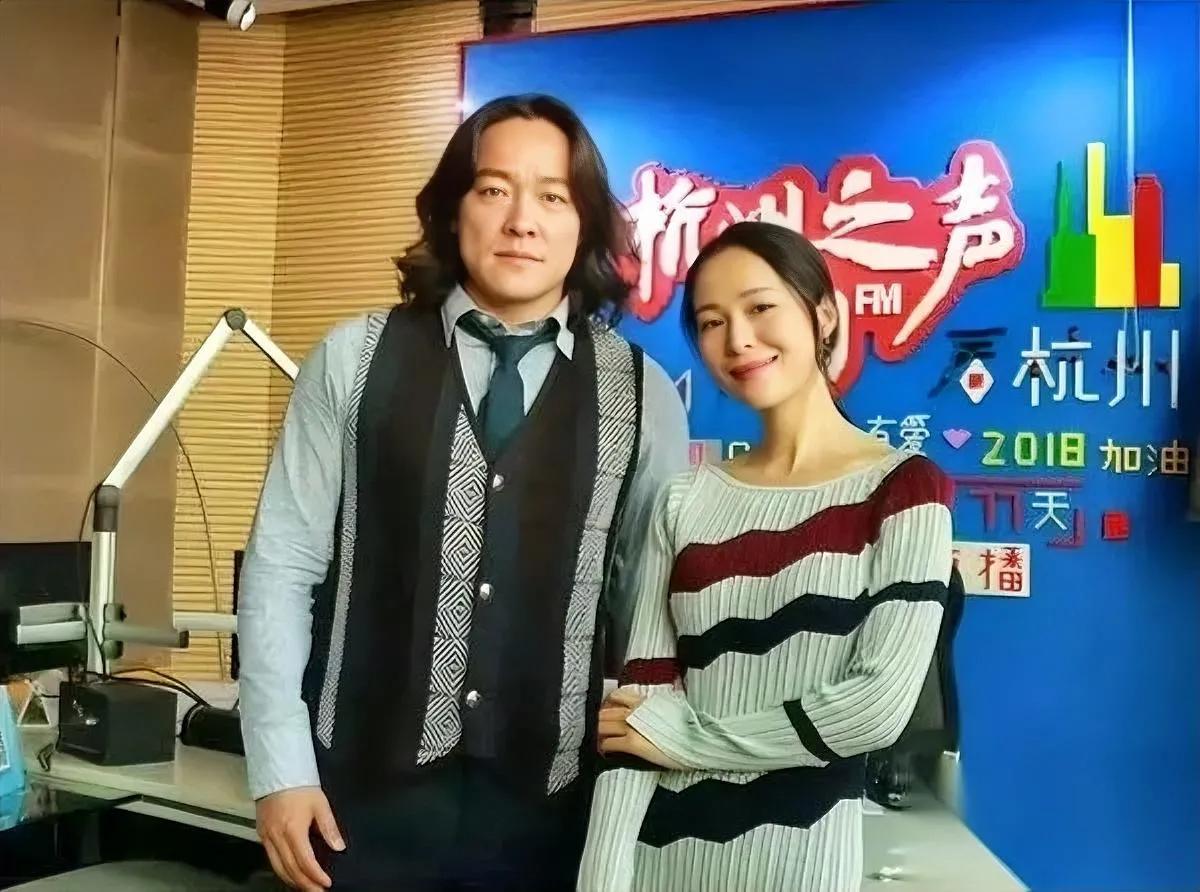 江一燕离婚了？我第一反应是：她和赵汉唐不是在云南守着院子吗？两人差1