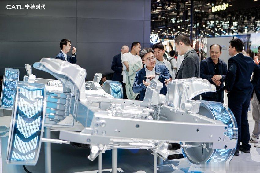 宁德时代磐石L4全冗余底盘亮相北京车展4月24日，宁德时代磐石L4全冗余底盘技