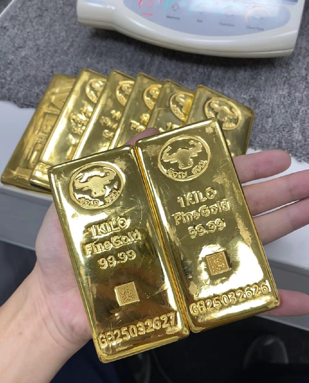 9月22日浙江慈溪，一男子看金价上涨，决定把65.69克金首饰卖掉，他长了个心