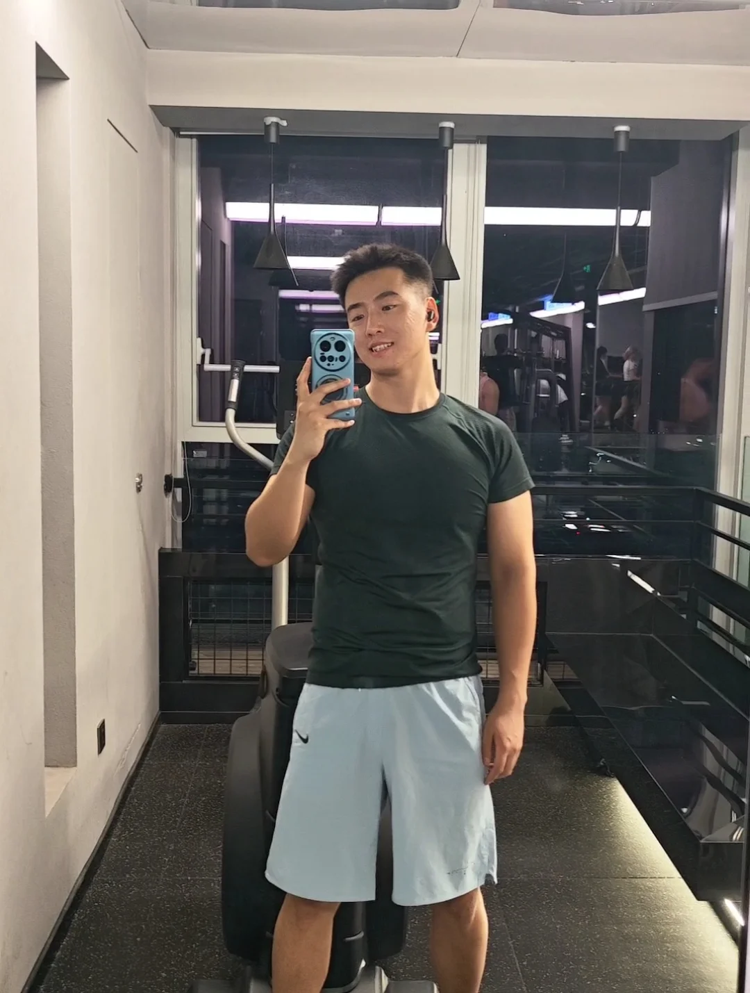 练完站不起来了