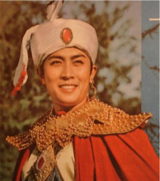 颜霸唐国强年轻时到底有多帅，听听同行们是怎样说的:秦海璐:中国的男人谁最帅，标