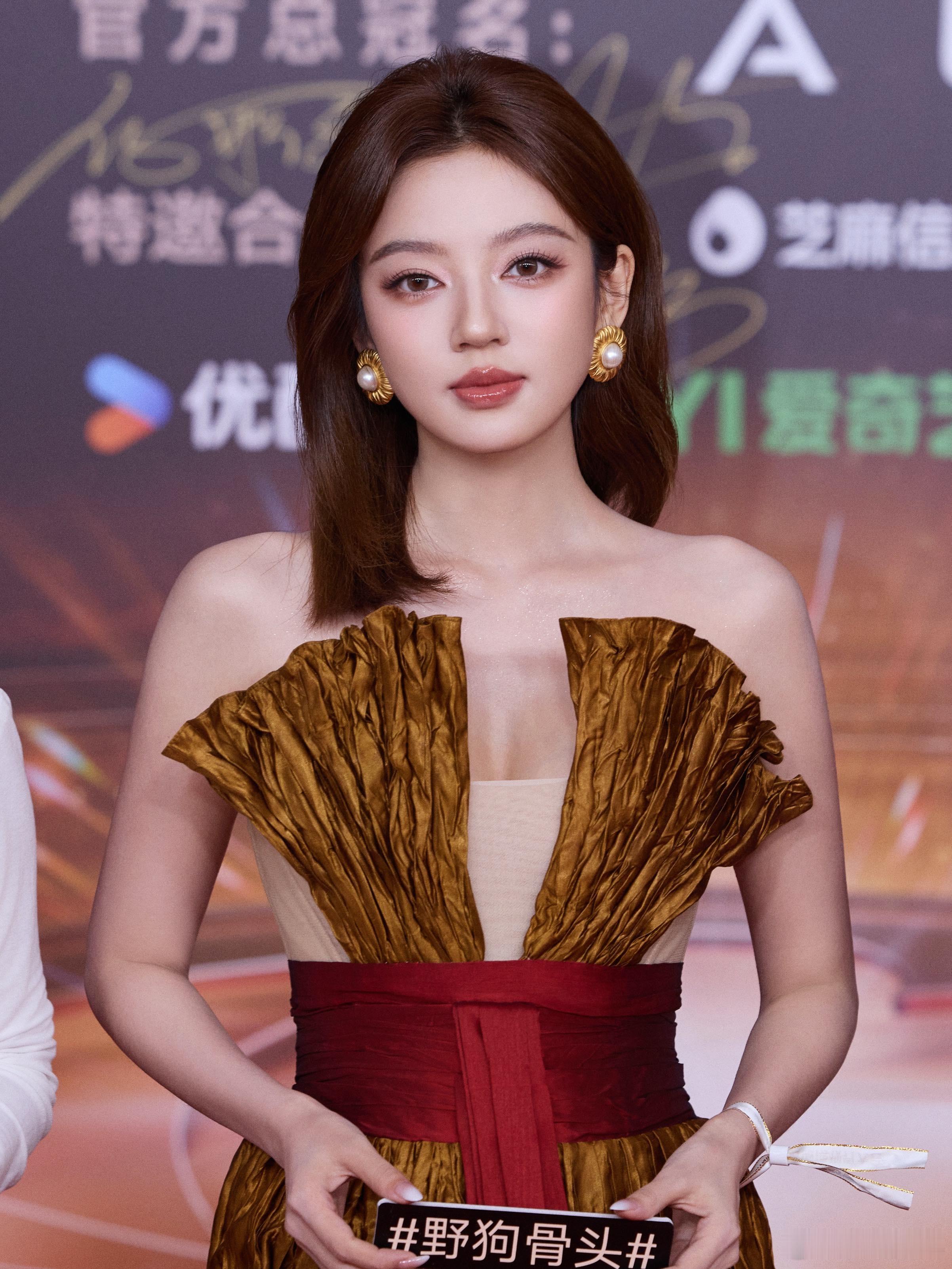 银幕逐光行，进取续华章。恭喜欢娱影视演员荣获微博视界大会“年度进取演员”荣誉。