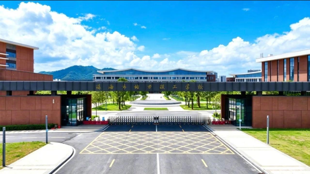 格力技校开始首届招生，面向初中毕业生，学费9000到15000元一年，董