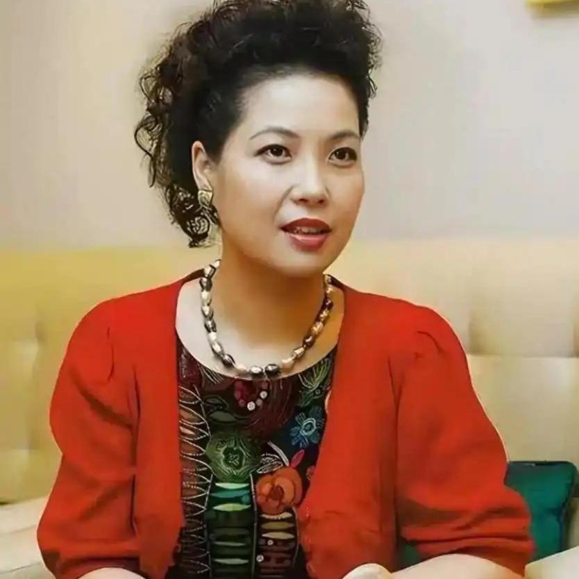 李天一改名李冠丰，出狱后全家想尽办法重启人生。移民被拒、更名没用，只能卖房