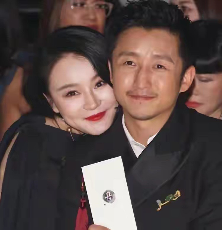 冉莹颖2000万高跟鞋曝光！邹市明脸都绿了，倪萍一句话点破了真相