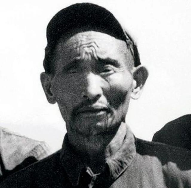 1950年，解放军到大凉山剿匪，一个奇怪的奴隶找到部队，得知姓名后，刘伯承和彭德