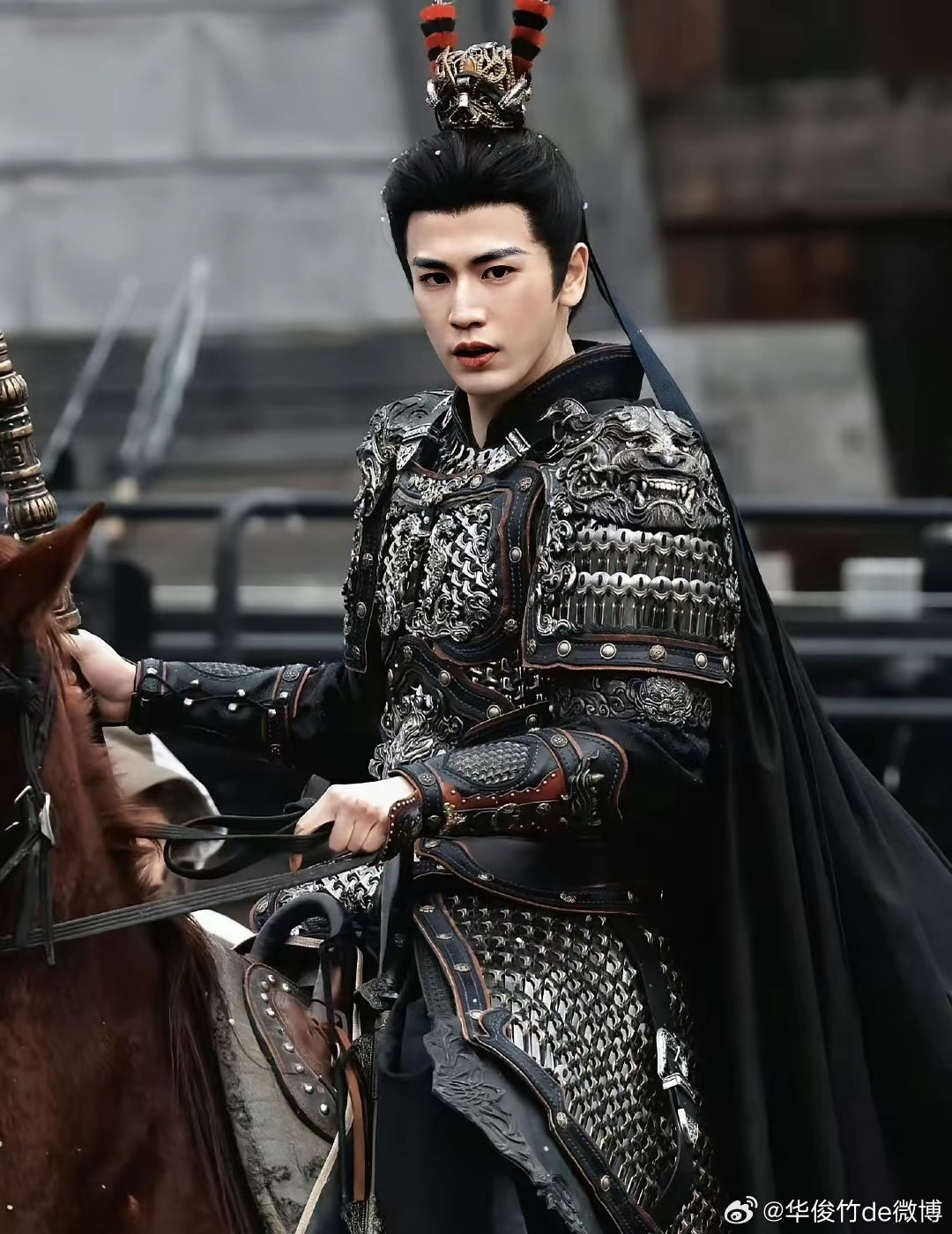 同样都是将军骑马，张凌赫比刘宇宁差在哪？