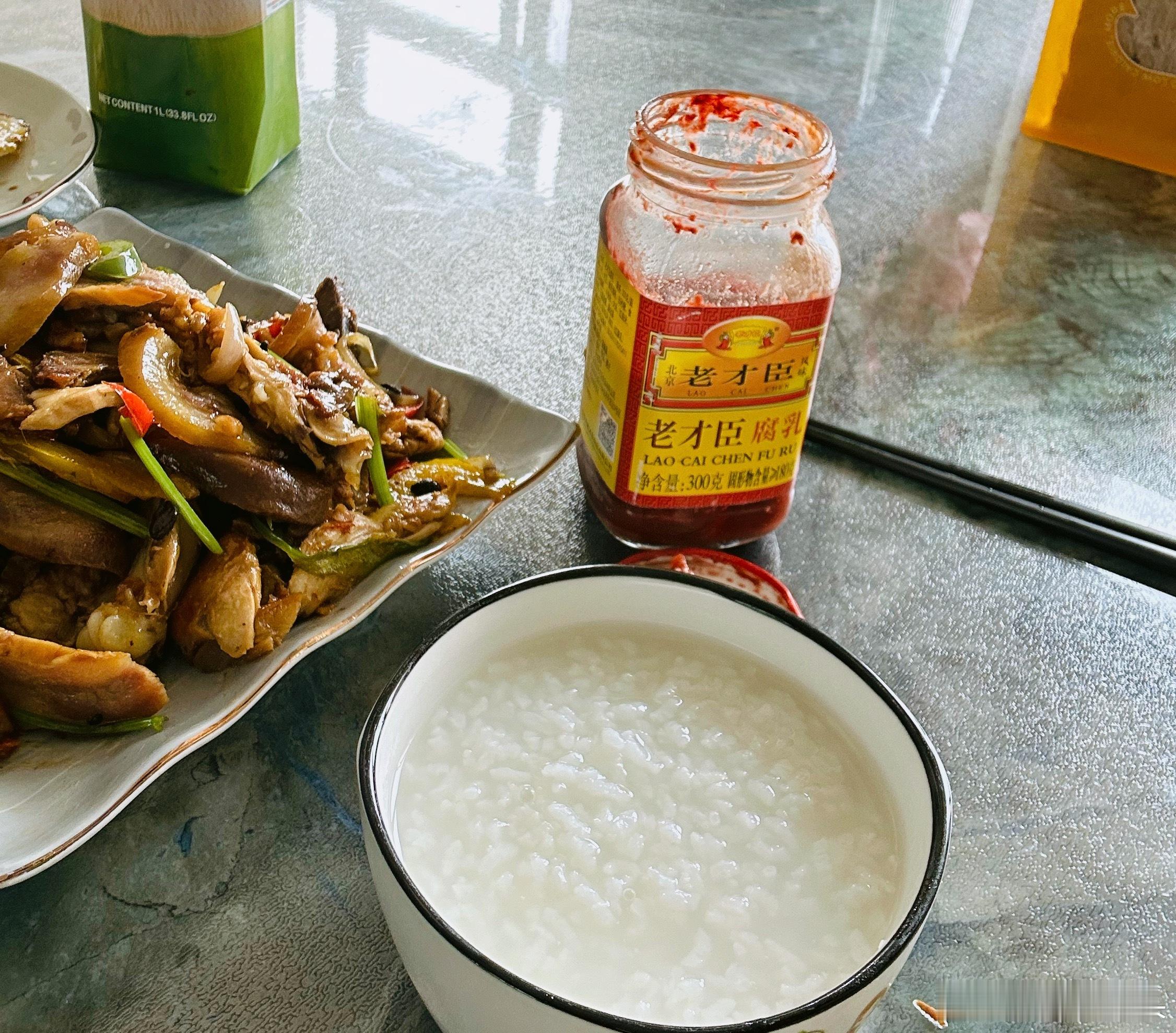 过年最好吃的莫过于白粥➕腐乳了。