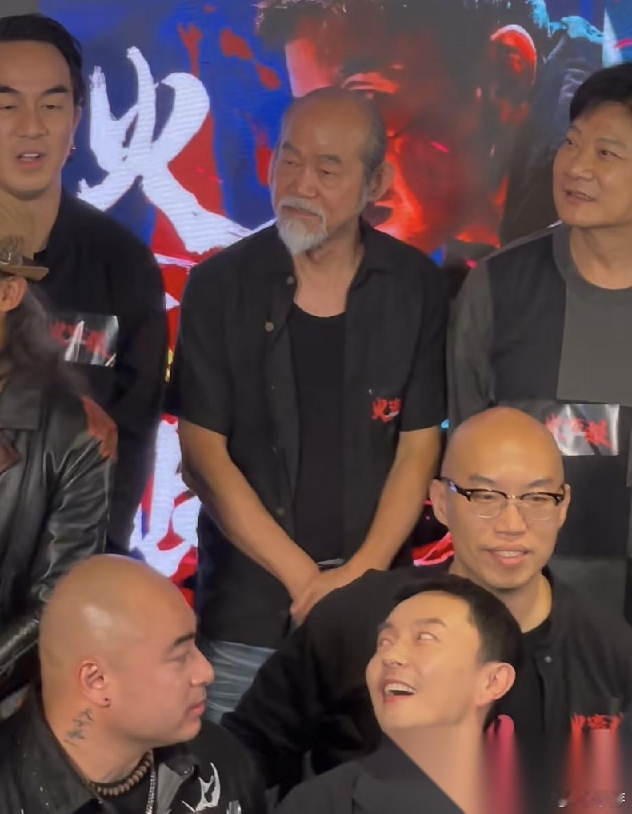 我严重怀疑谢苗这次能请动半个动作片圈不完全是因为他人缘能打，更多是大家心里那
