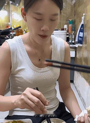 这山西老陈醋的味道，隔着屏幕都能这么上头，也是没谁了![捂脸哭]