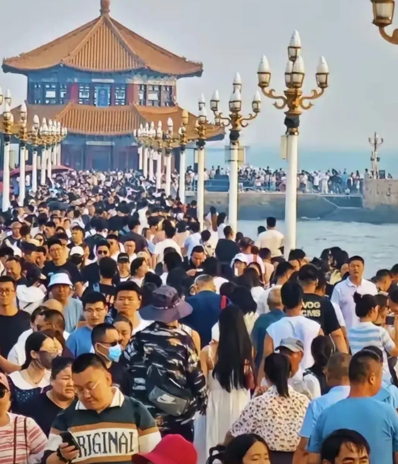央妈出示青岛大沧区大妈撞人被赔7万的监控视频怎么不被大部分网民所认可呢？真得存在