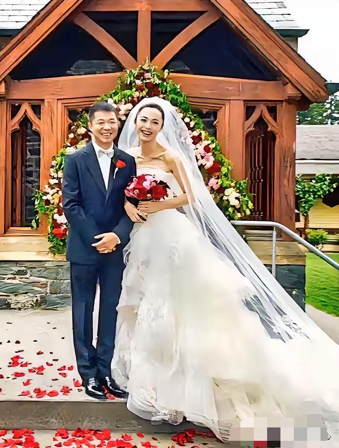 姚晨这时候公布离婚消息，背后原因挺耐人寻味的！她声明里说离婚多年，因孩子小没公开