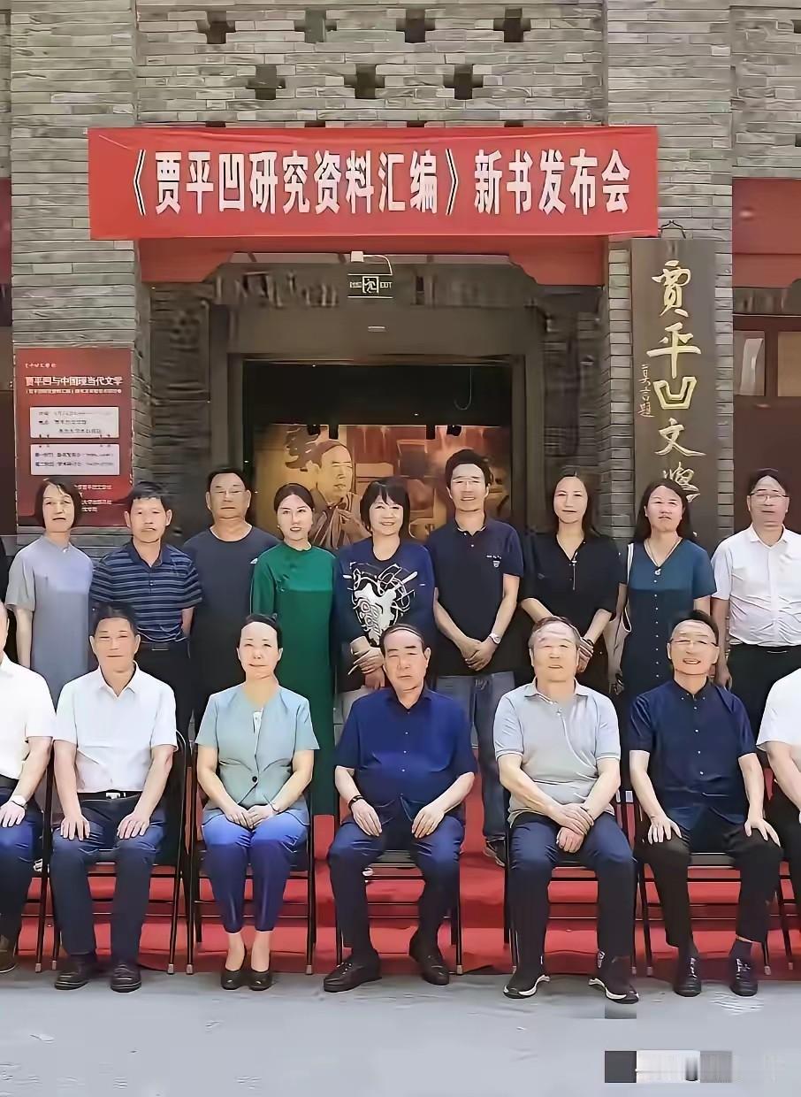 在世造神、公器私用：贾平凹、莫言现象暴露文艺圈个人崇拜乱象中国传统文化历来