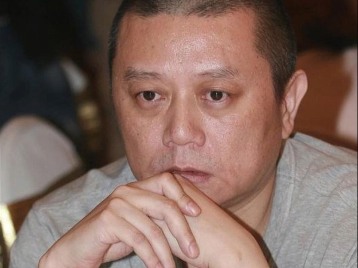 当年，王朔得知梁左突然去世的消息后，觉得事有蹊跷，一路小跑去了梁左家里，