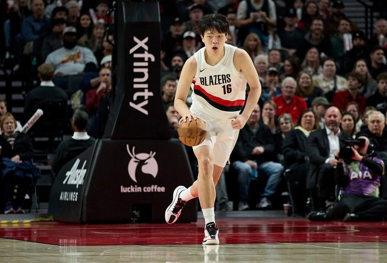 ▼开拓者官方：球队从发展联盟召回中锋杨瀚森01月21日开拓者官方宣布，球队从