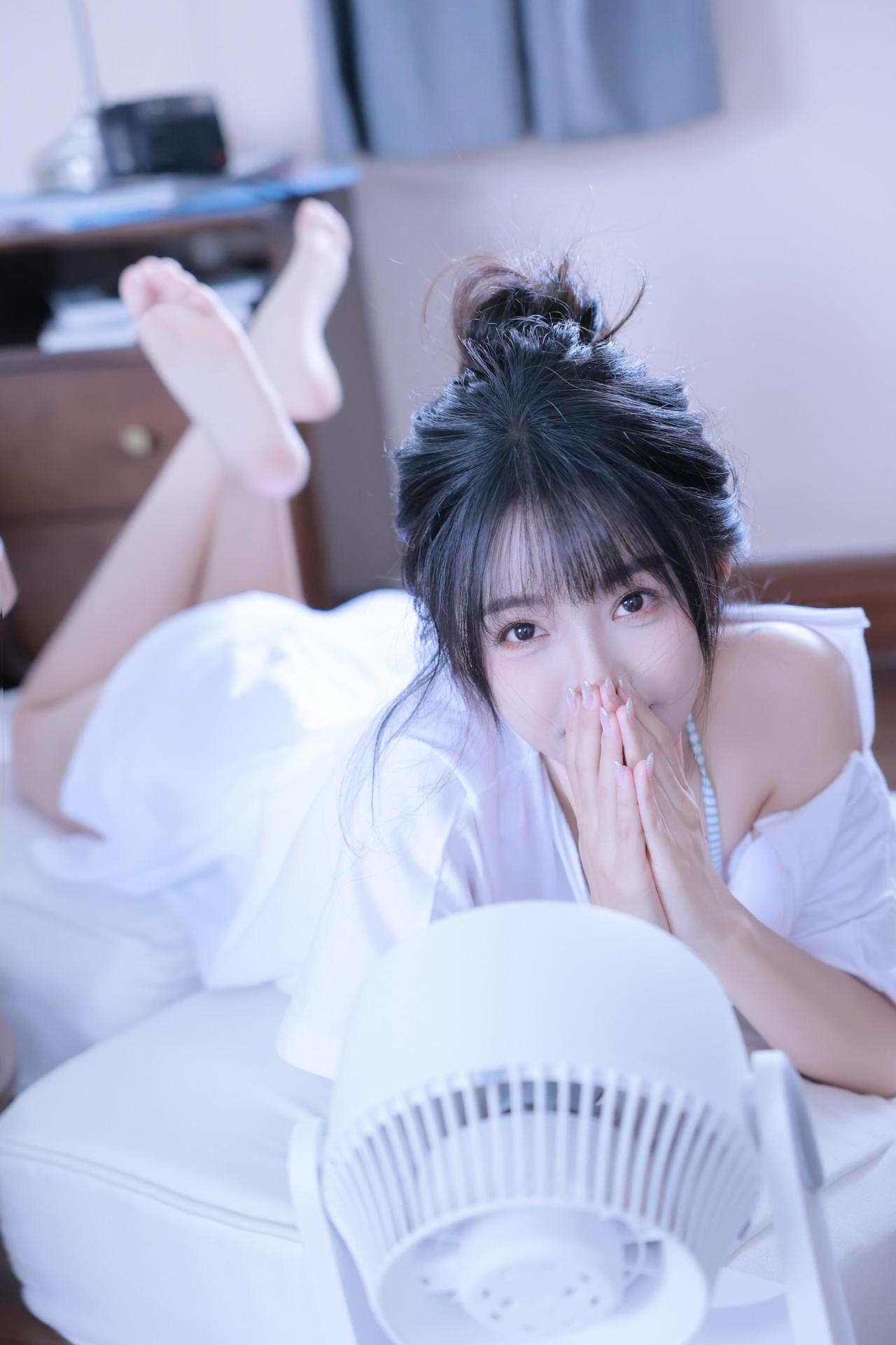 白嫩透析少女居家高清写真（9.5分）