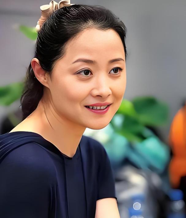 刘蓓拍完戏收工已经凌晨了，经纪人对她说：“赵宝刚导演叫你去他房间一下！”刘蓓当时