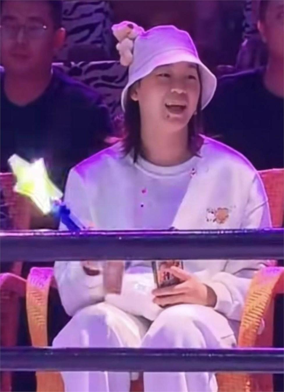 全红婵这两个月的状态，让不少关心她的人心里打鼓。有位不愿出镜的解说老师私下聊起她