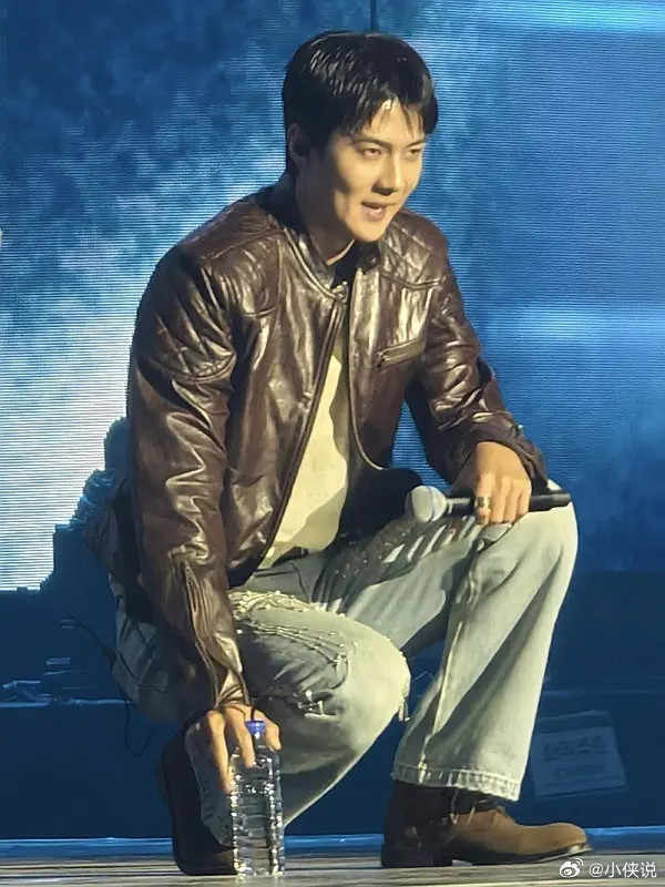 韩国🇰🇷带着酵母向我们走来了，请问这是哪位爱豆[笑着哭]​​​